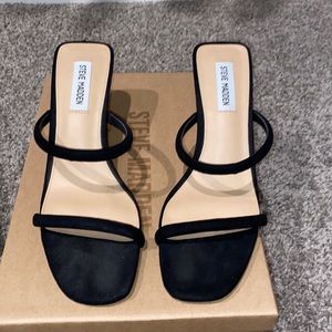 Steve Madden - Black Hattie Sandal Size 8.5. BRAND NEW!!